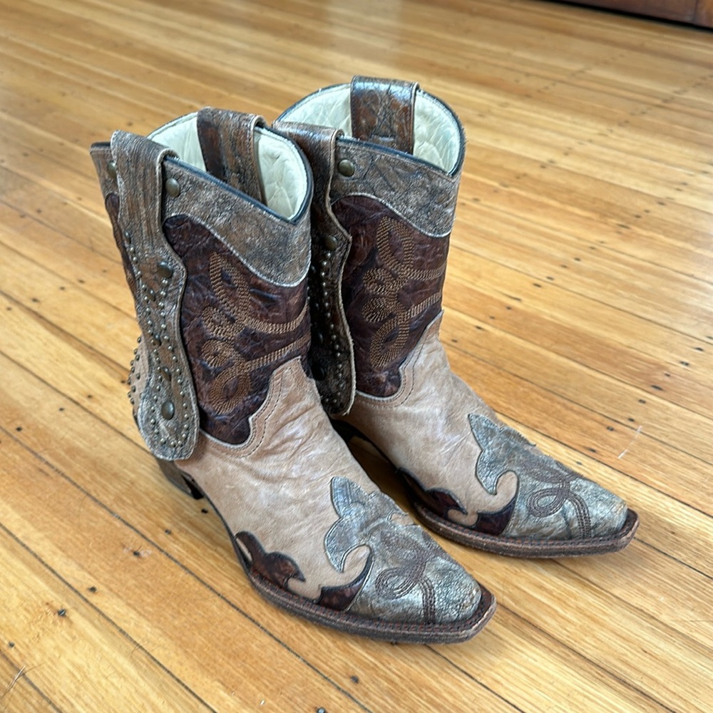Tan & Brown Corral Cowboy Boots - women’s size 7